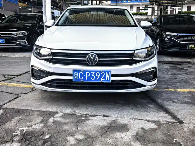 VOLKSWAGEN BORA