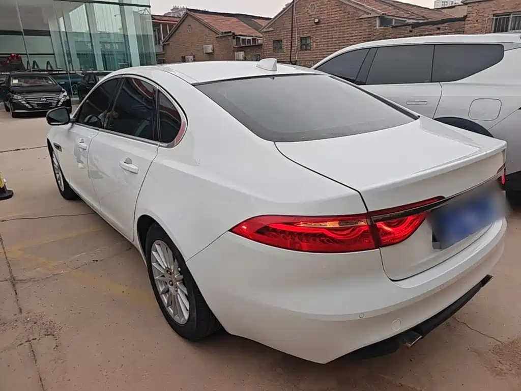 Jaguar XF 2016 2016 XF 2.0T 2WD Elegance Edition