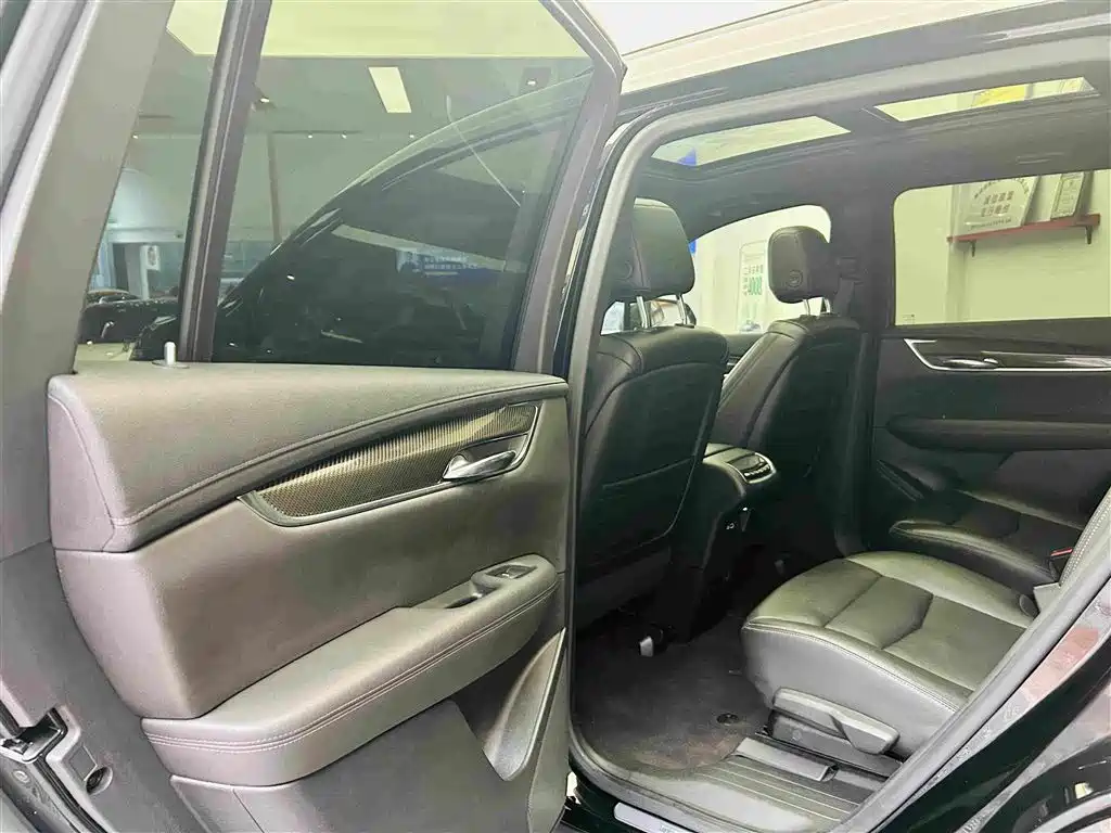 Фото 23 - Cadillac XT6