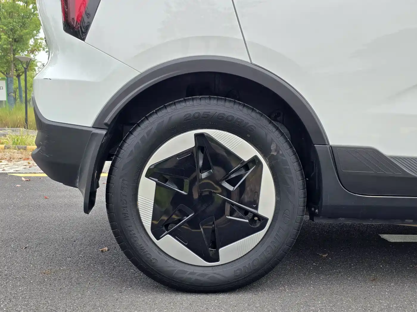 Фото 21 - Geely Geometry E Firefly