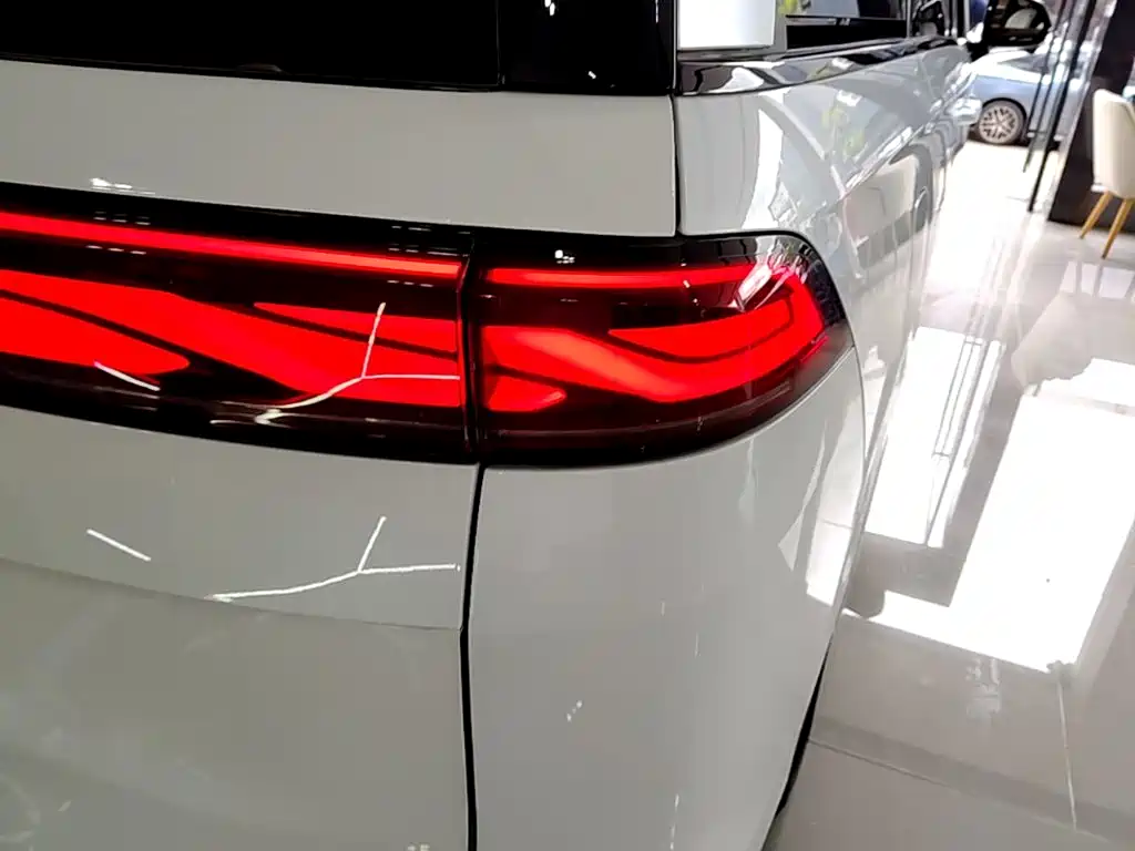 BYD Xia 2025 2025 DM-i 1.5T 180km Surpass Edition