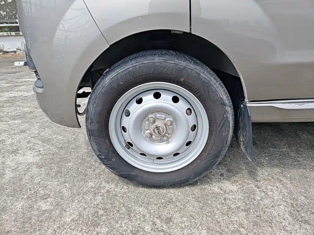 Jinbei New Hiace X30L 2022 2021 1.5L Business Central Air Conditioning Version Passenger Vehicle China VI SWC15M
