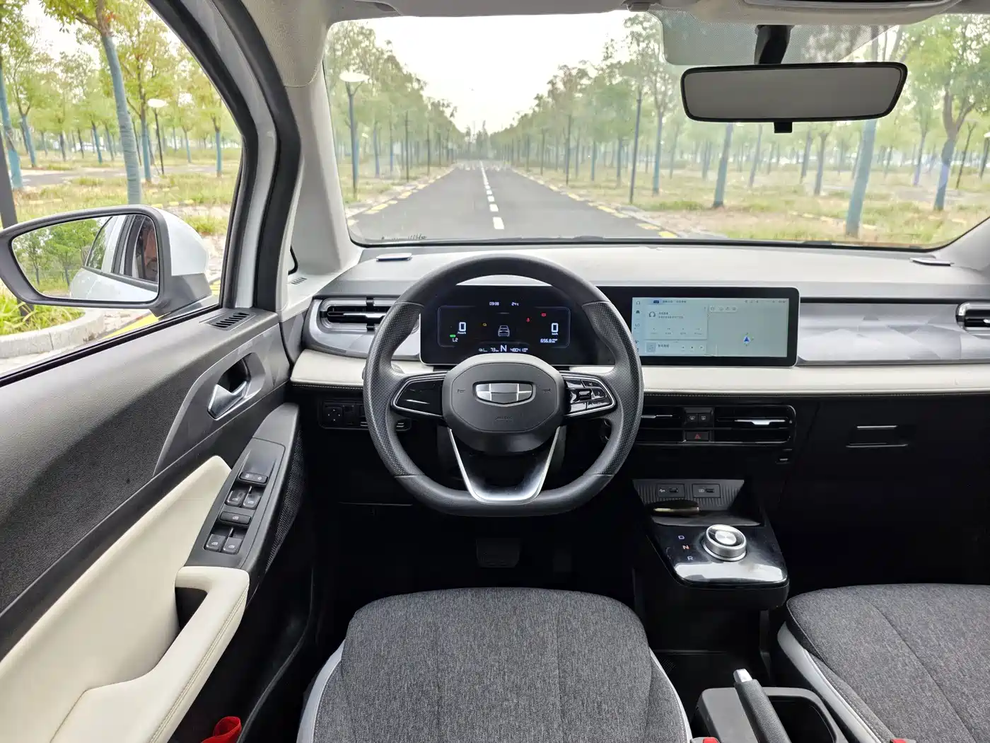 Фото 16 - Geely Geometry E Firefly