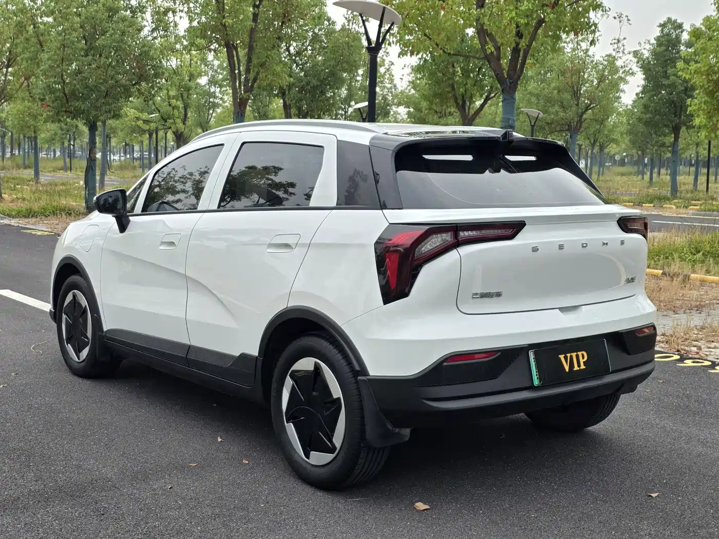 Фото 6 - Geely Geometry E Firefly