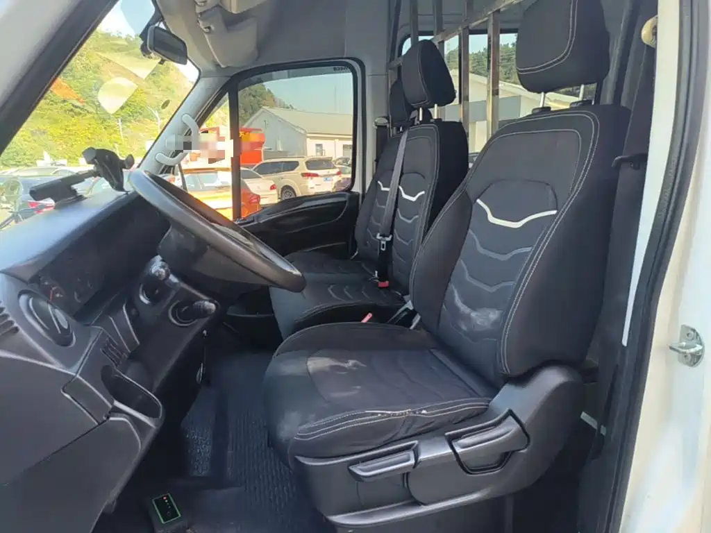 Iveco Daily 2022 2021 2.0T Manual Chaorui Long Wheelbase Short Overhang High Roof Sliding Door F1A