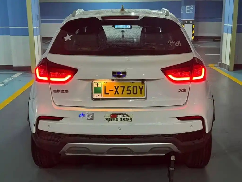 Фото 8 - Geely Vision X3