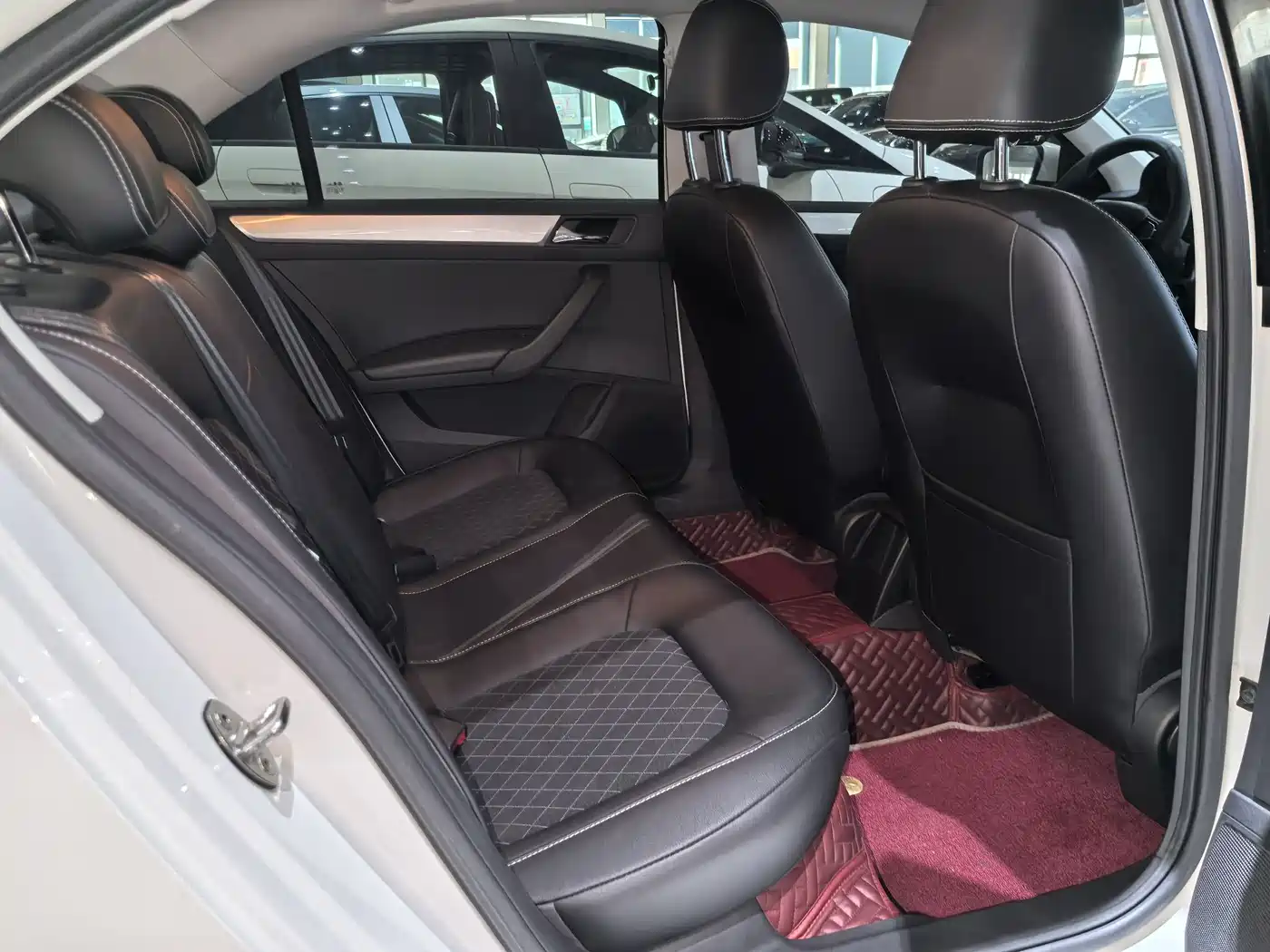 Škoda Rapid 2018 1.6L Automatic Comfort Edition фото 10