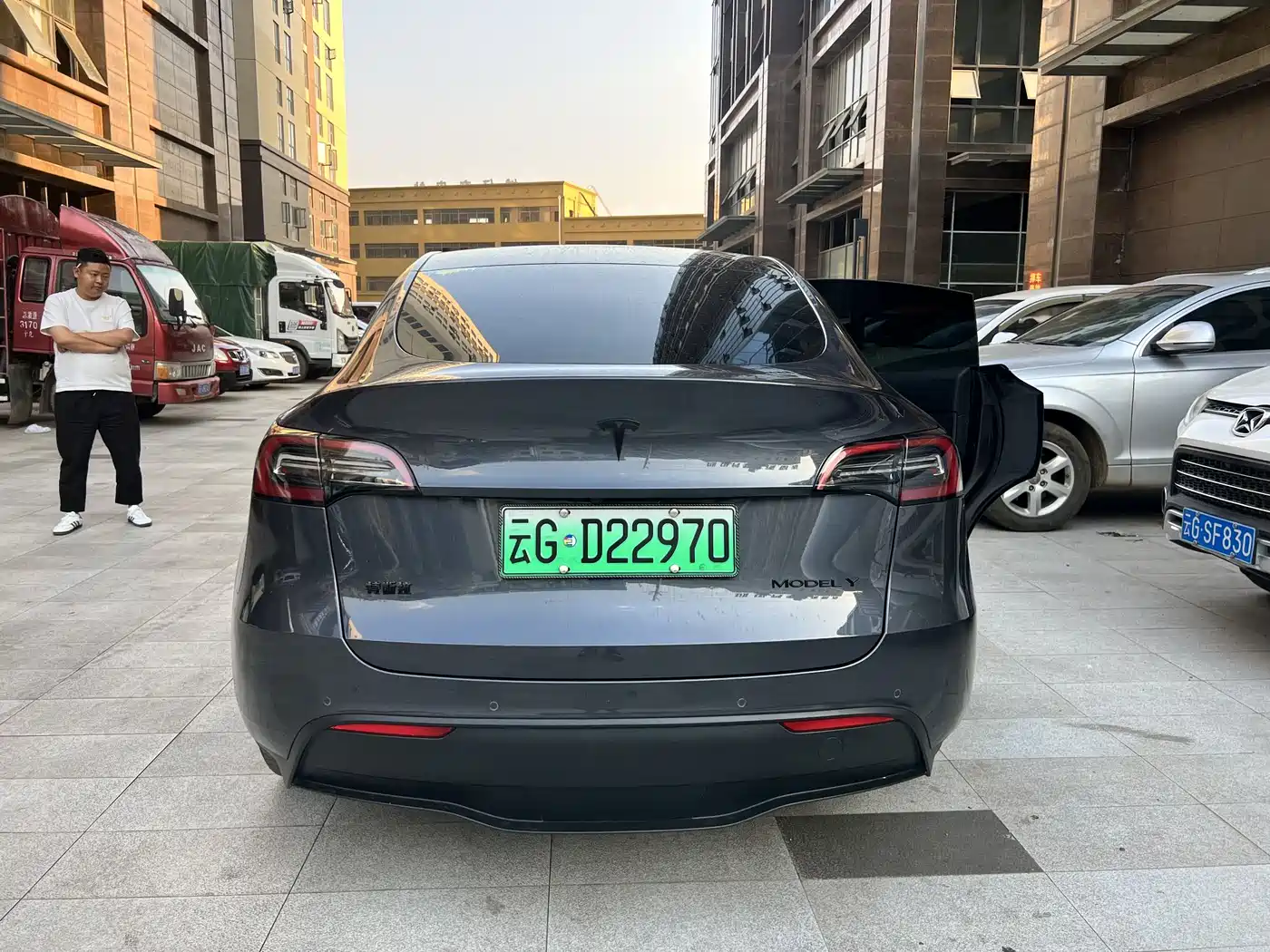 TESLA MODEL Y