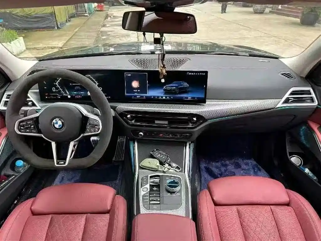 BMW 3 Series 2026 330Li M Sport Shadowline Package фото 2