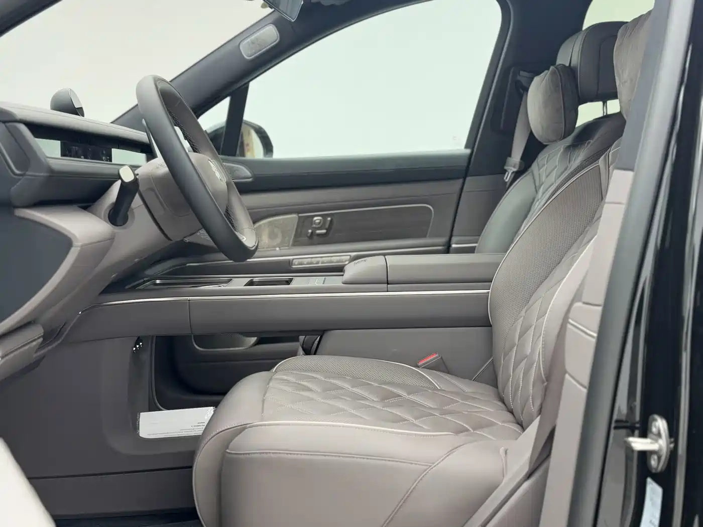 NIO ES8 2026 2025 Model 6-Seat Executive Luxury Edition
