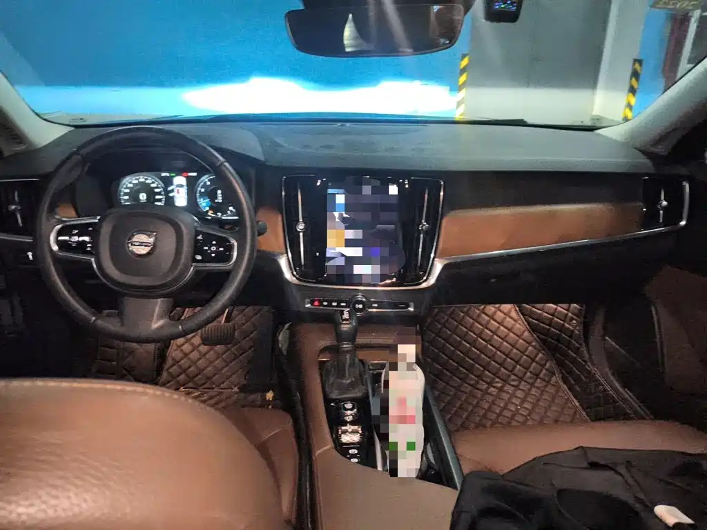 Photo 6 - Volvo S90