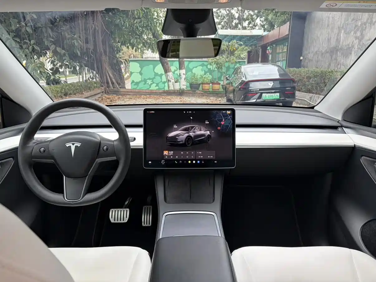 TESLA MODEL Y