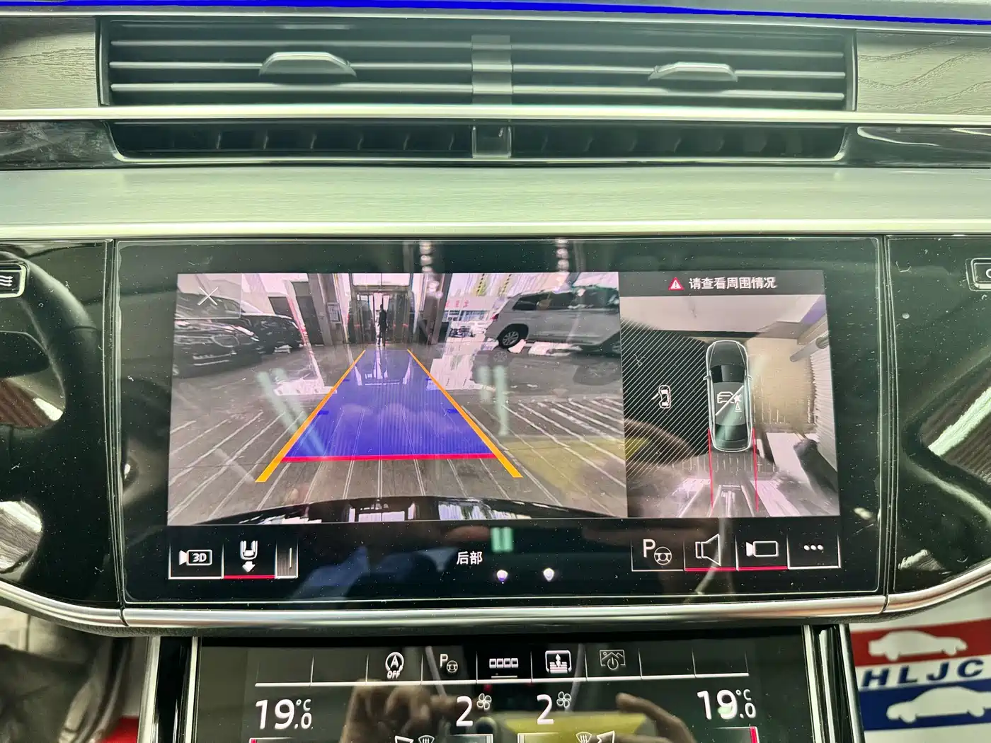 Audi A8 2023 A8L 50 TFSI quattro Exclusive фото 14