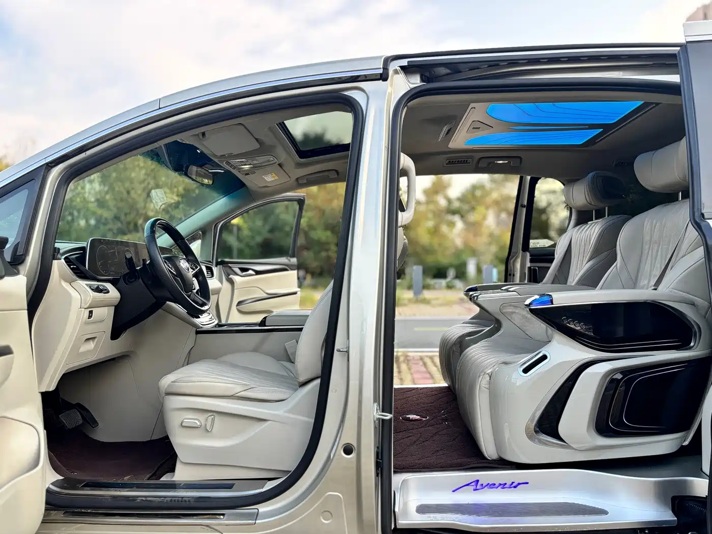 Photo 9 - Buick GL8