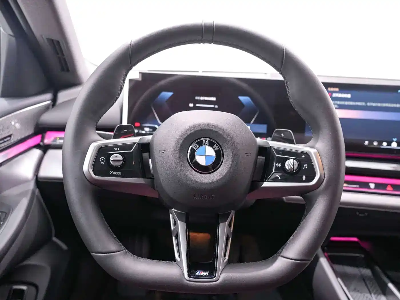 BMW 5 Series 2025 530Li Leading M Sport Package фото 25