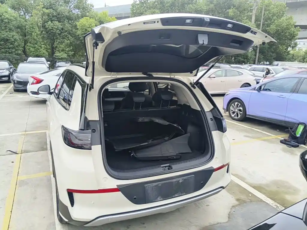 صورة 19 - BYD Hai Shi 05 EV