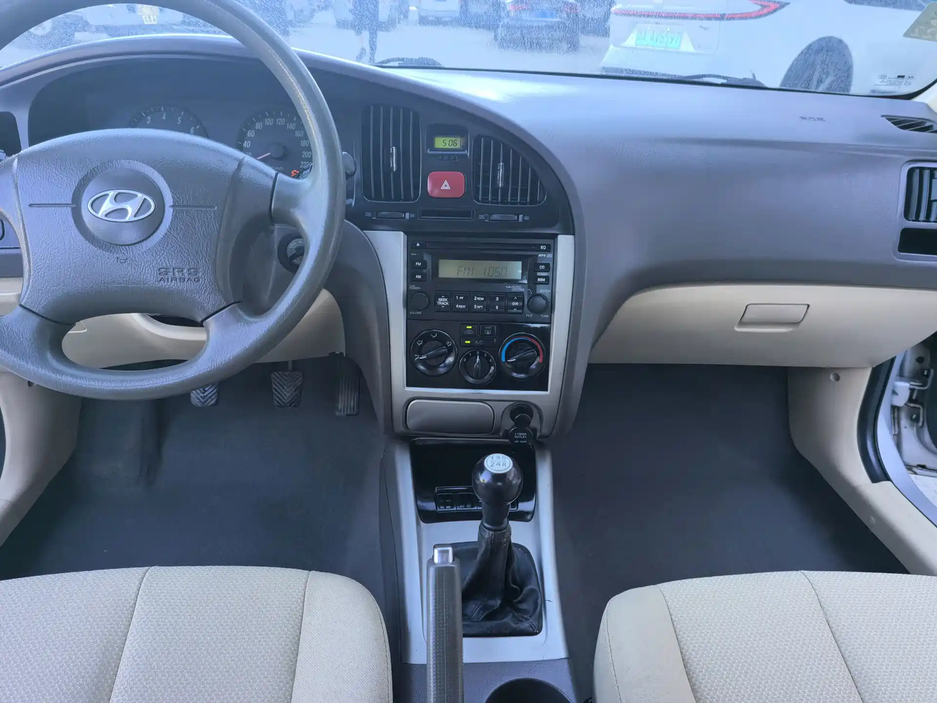 Photo 9 - Hyundai Elantra
