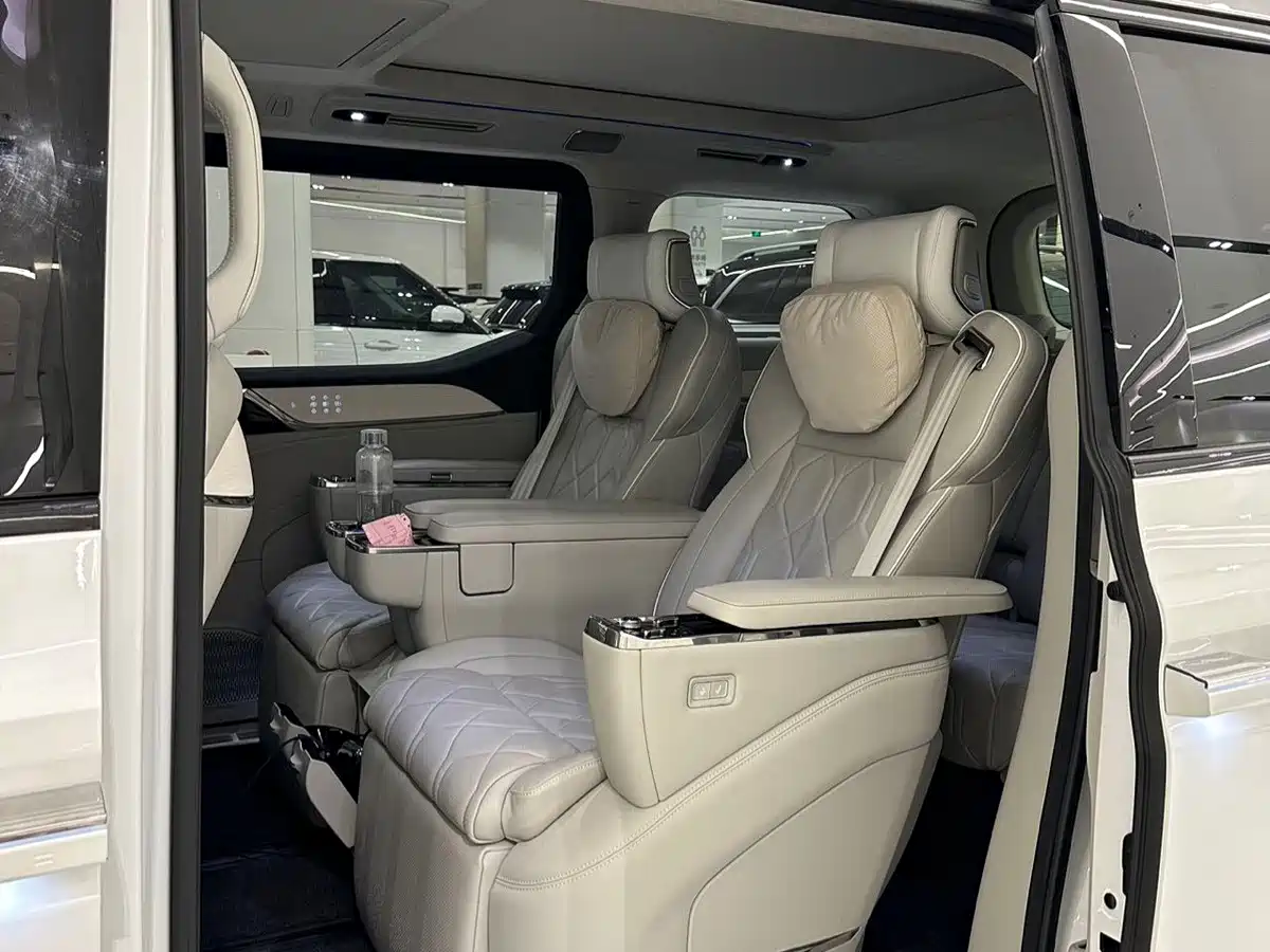 Volvo EM90 2024 2025 Ultra Six-Seater