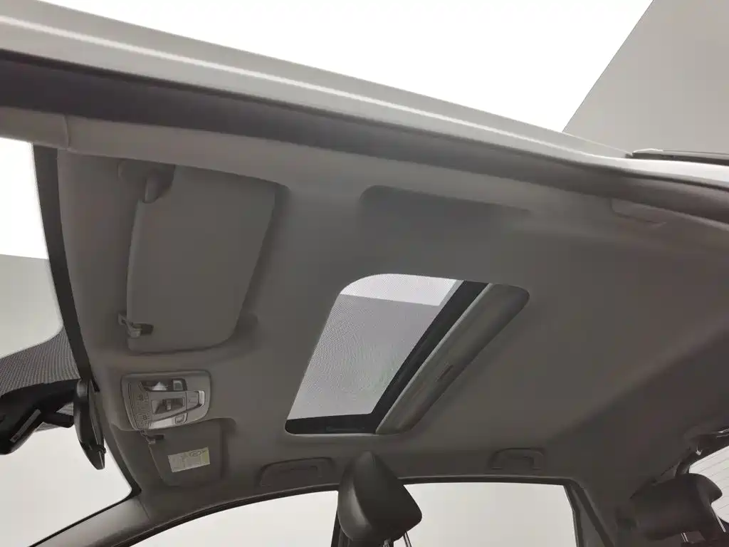 Фото 14 - Geely Vision X3