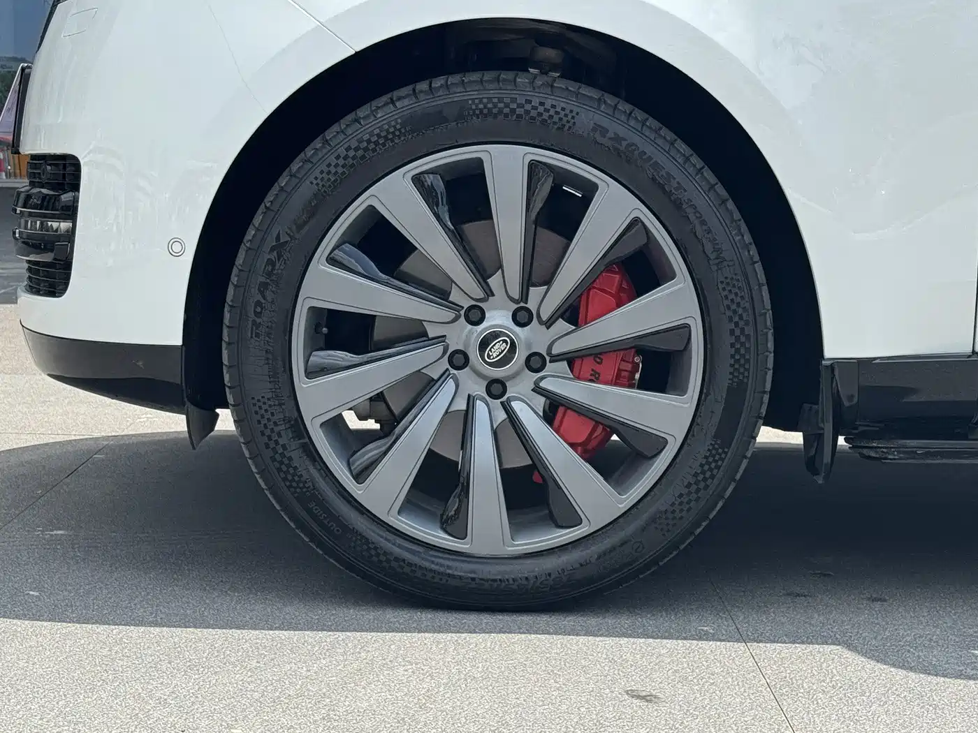 Photo 10 - Land Rover Range Rover