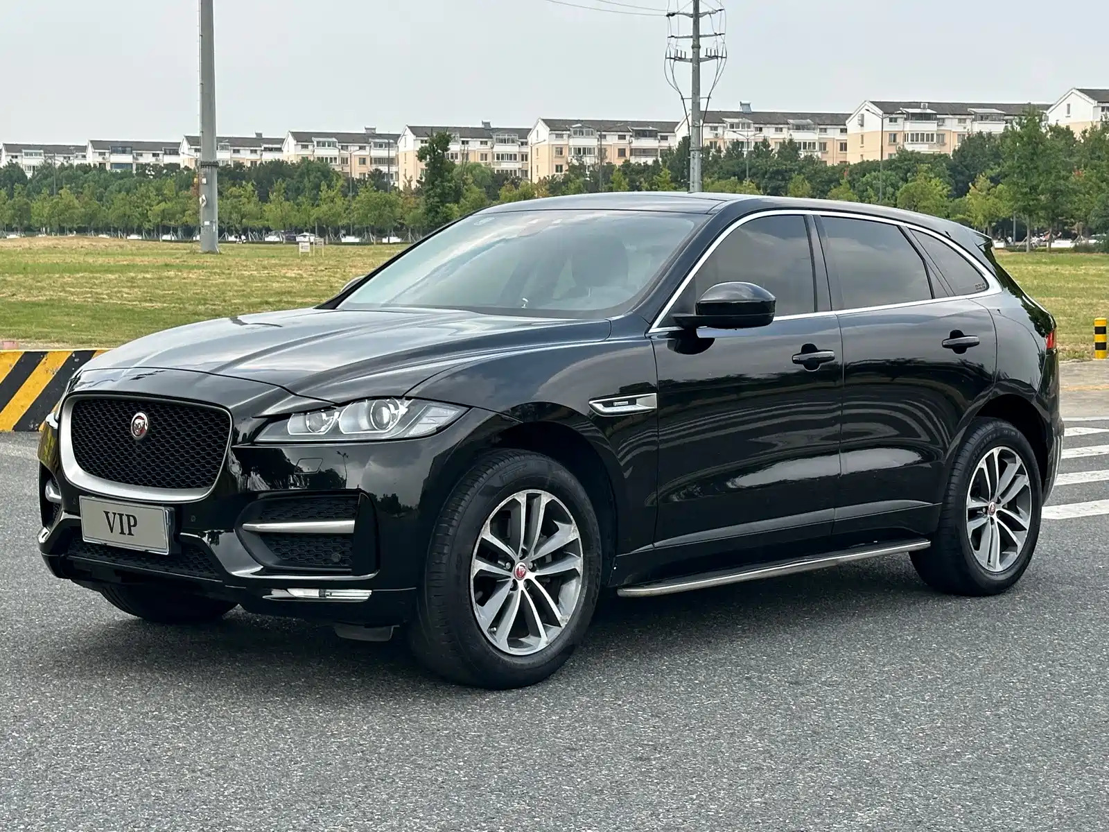 Фото 1 - Jaguar F-PACE