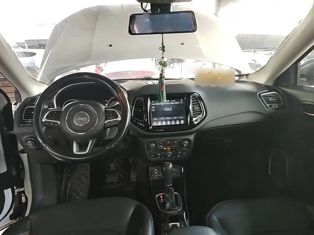 Фото 10 - Jeep Compass