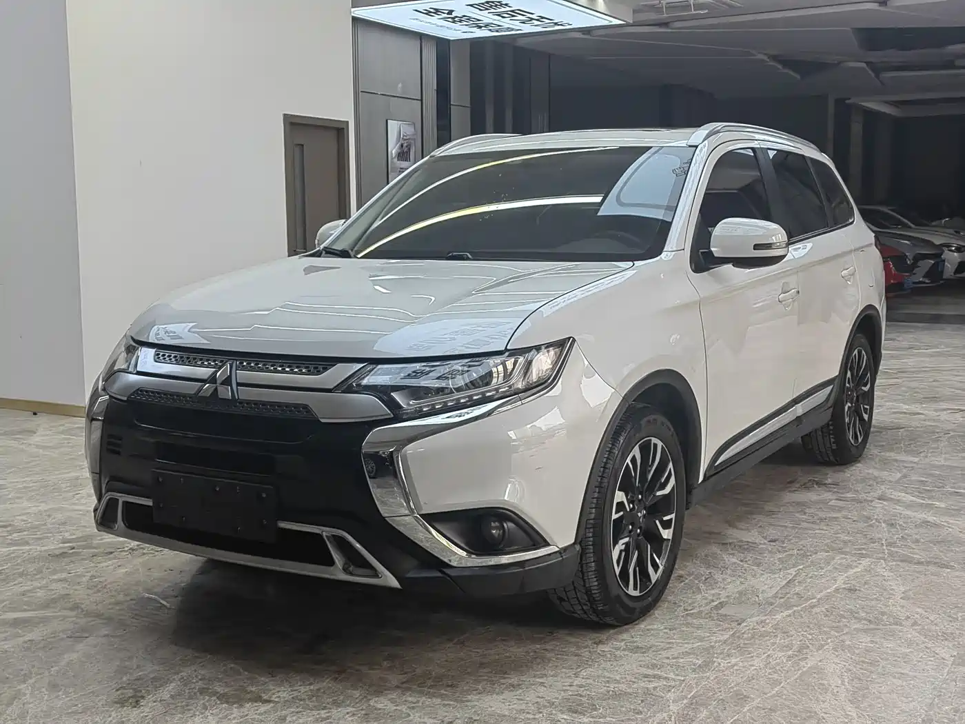 MITSUBISHI OUTLANDER