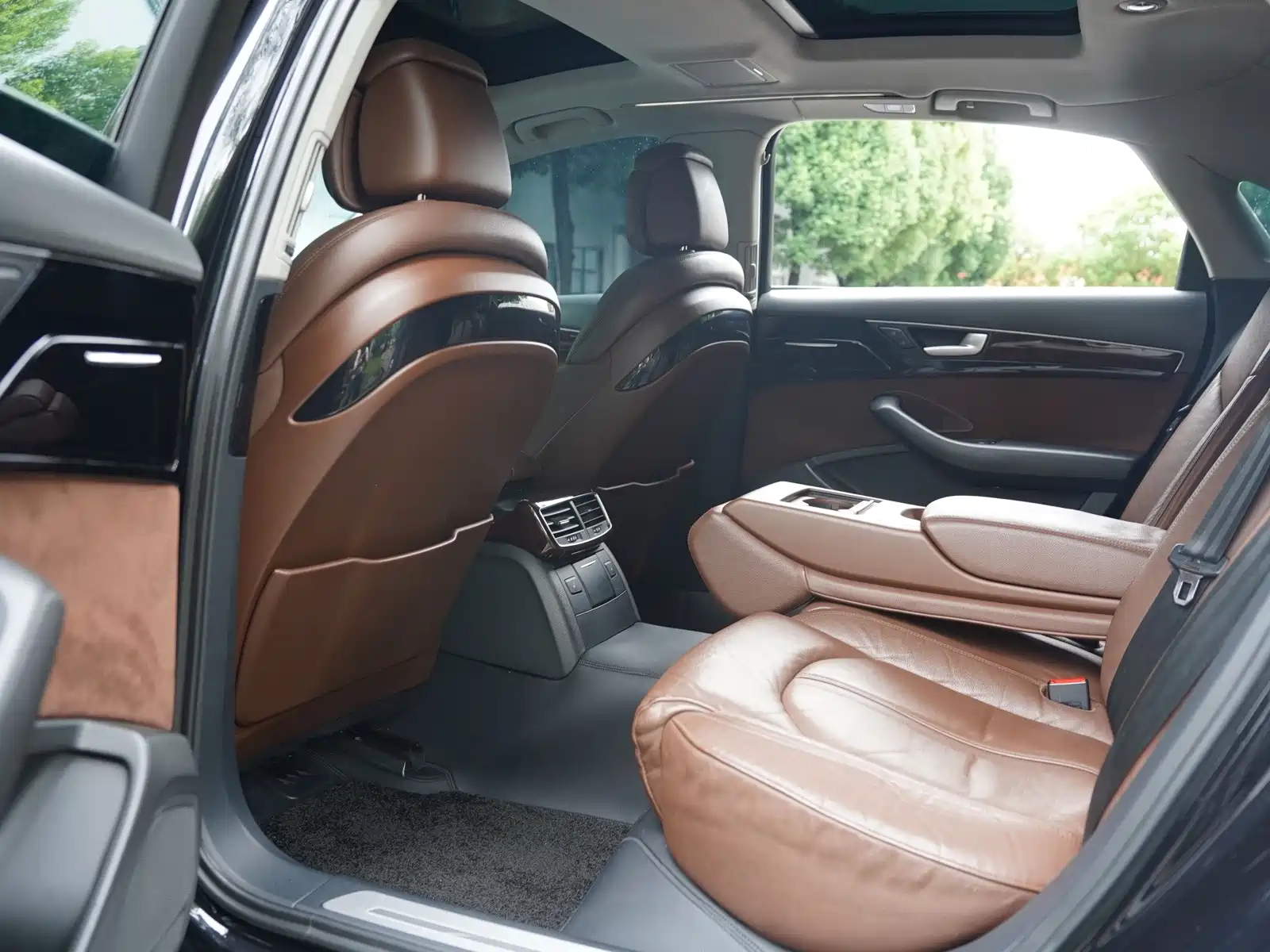 Фото 22 - Audi A8