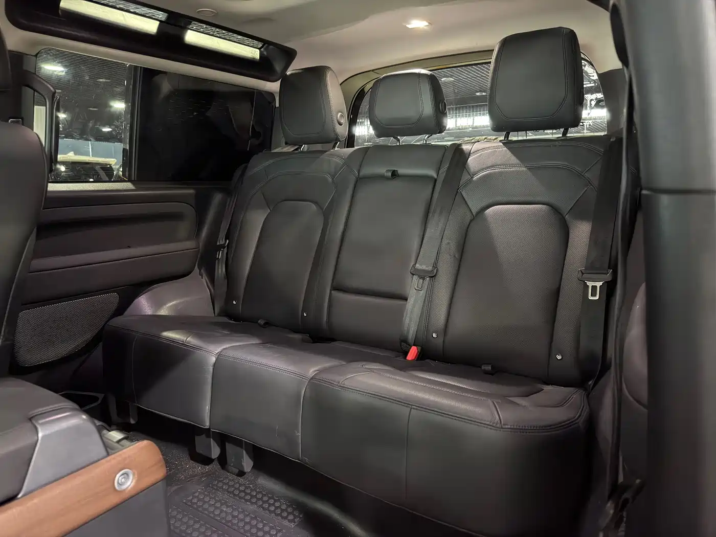 Фото 9 - Land Rover Defender