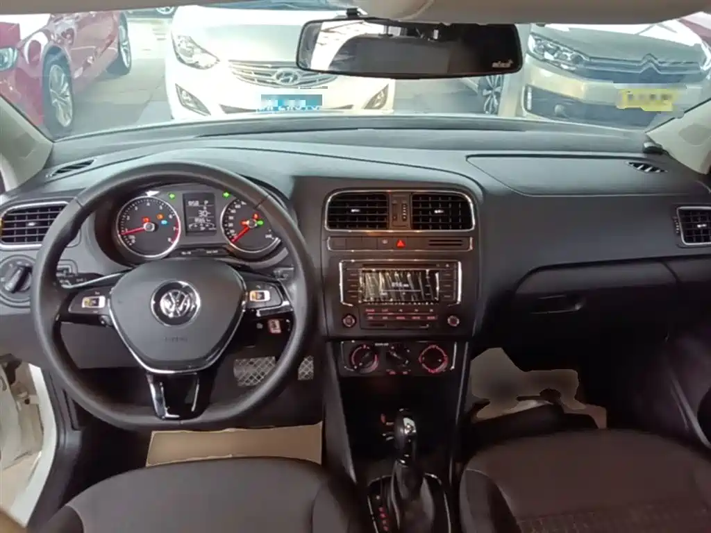 Volkswagen Polo 2016 1.6L Automatic Comfort фото 10