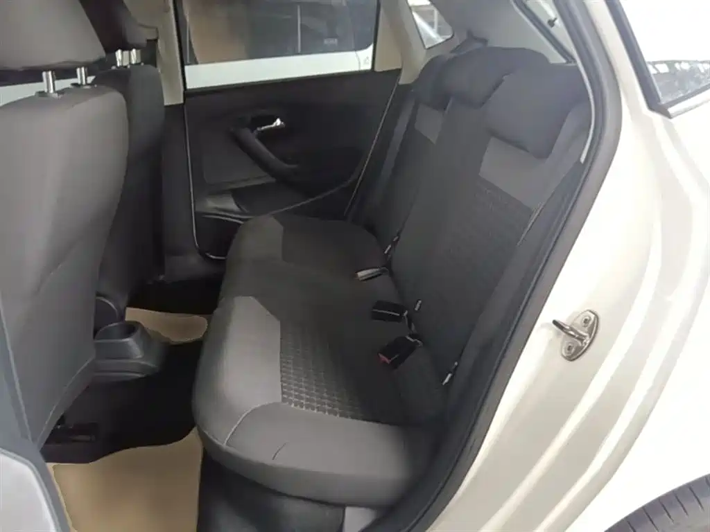Volkswagen Polo 2016 1.6L Automatic Comfort фото 17