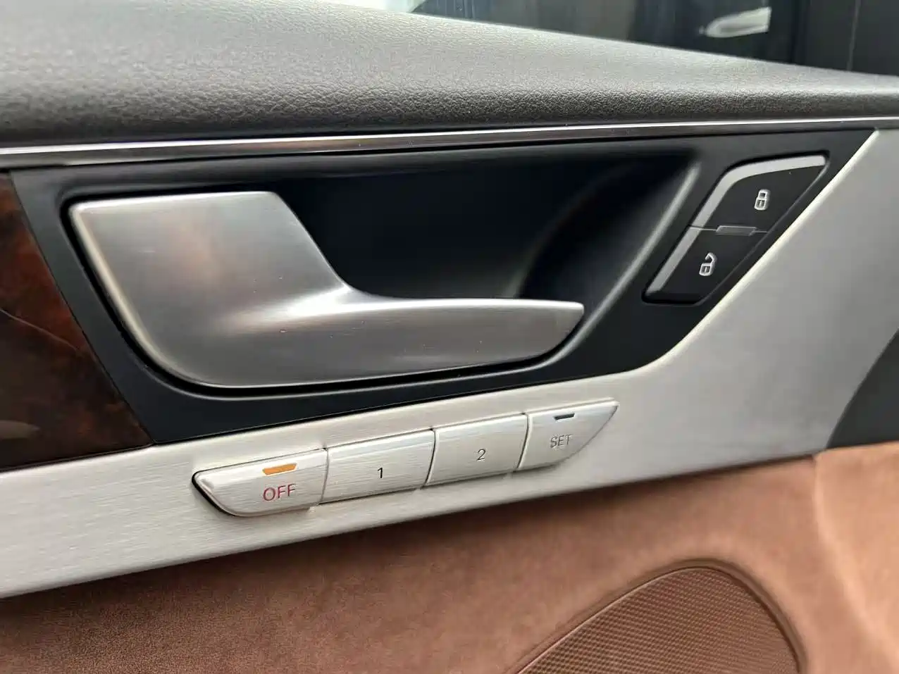 Photo 8 - Audi A8