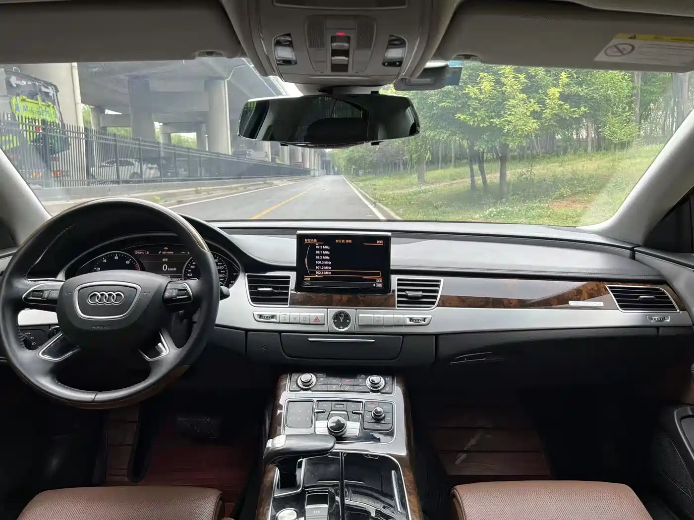 Photo 14 - Audi A8