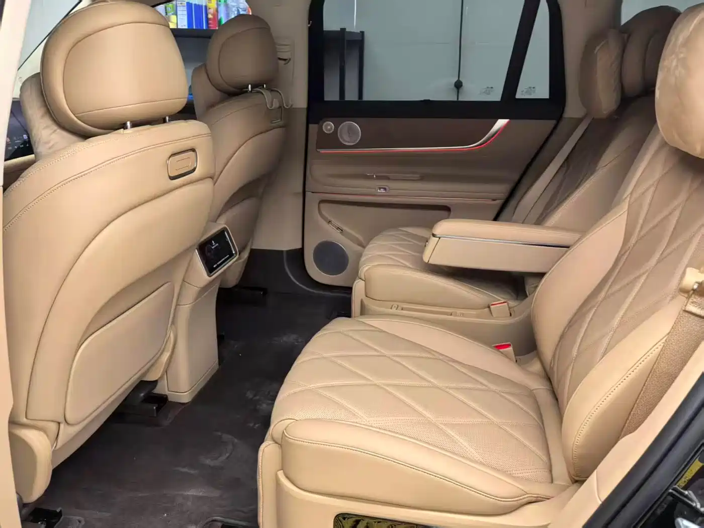AITO Wenjie AITO M9 2025 Extended Range Ultra 52kWh 6-Seater фото 6