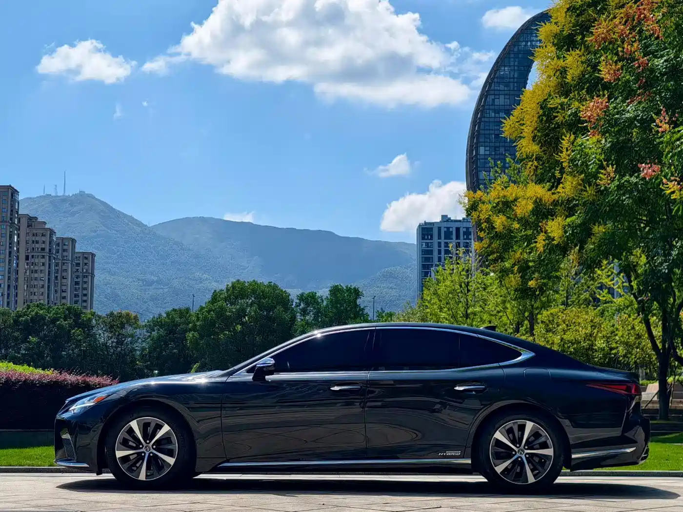 2023 Lexus LS