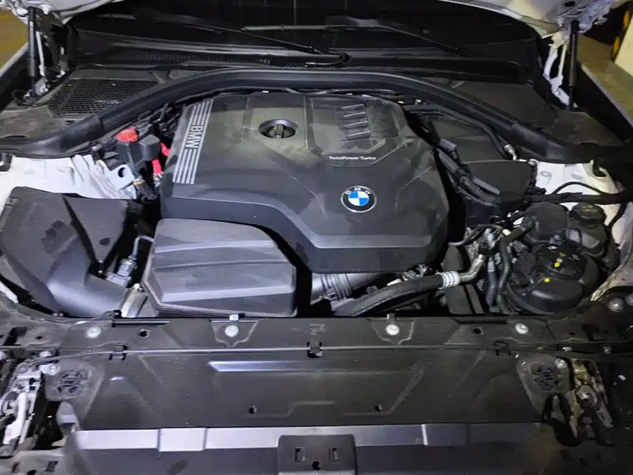 BMW 3 Series 2025 330i M Sport Night Edition фото 10