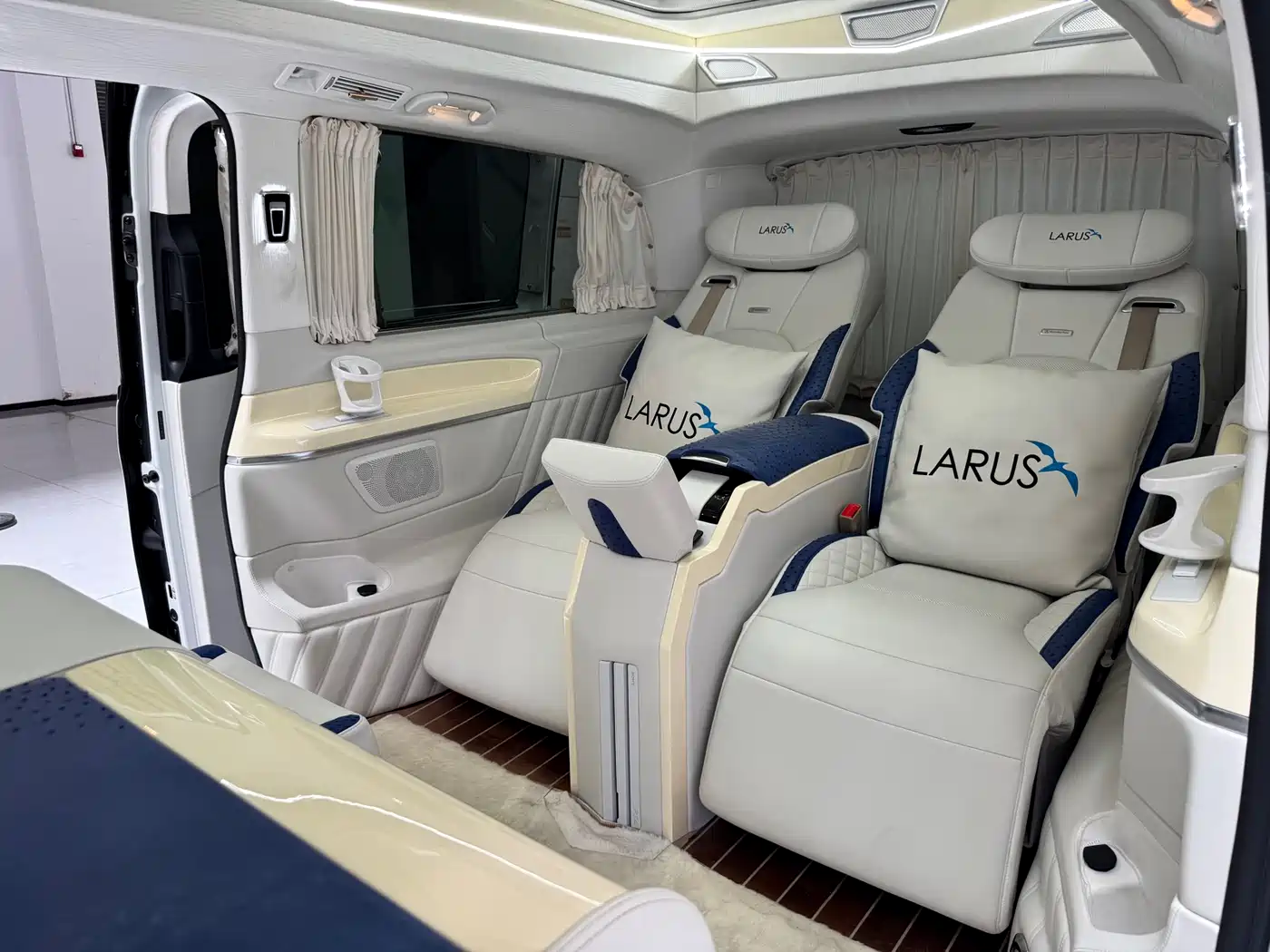 Mercedes-Benz V-Class 2018 V 260 L Premium Long Wheelbase Edition China VI фото 16