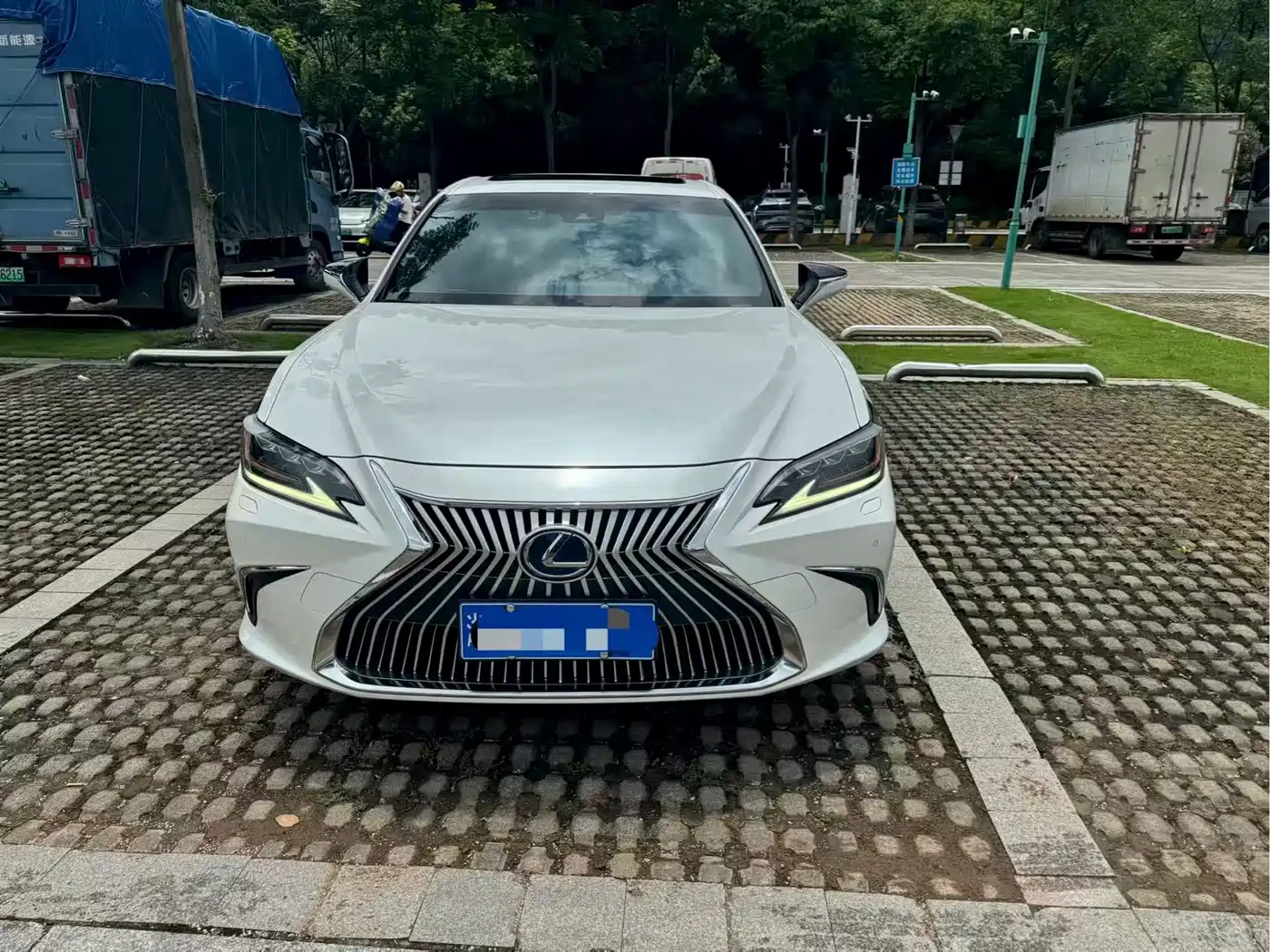 Фото 2 - Lexus ES