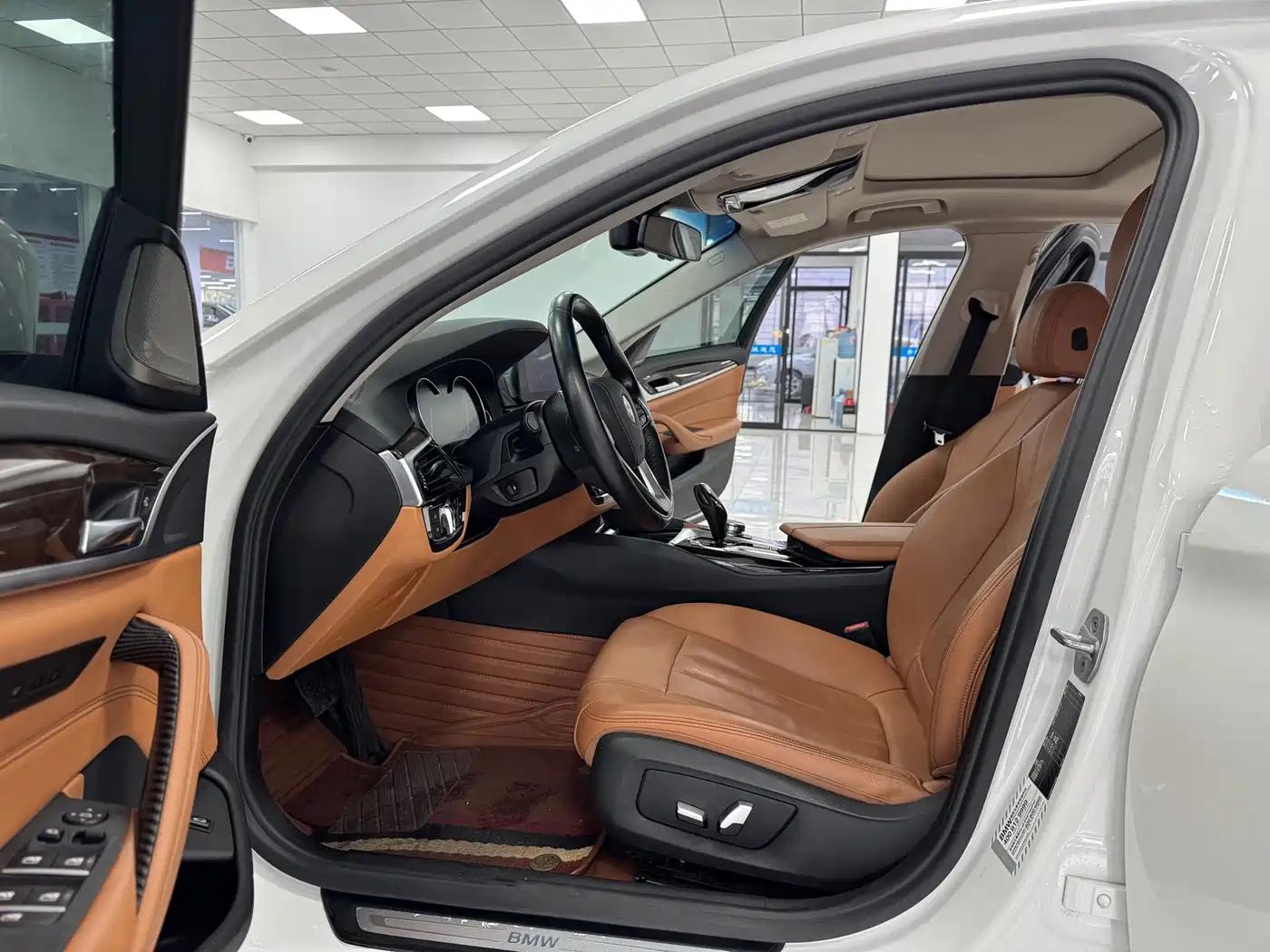 BMW 5 Series 2018 528Li Launch Special Edition фото 8