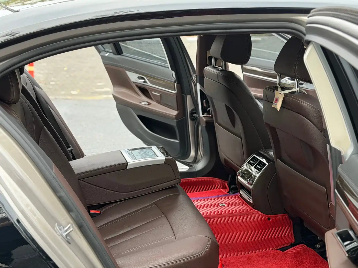 BMW 7 Series 2016 730Li Leading фото 12