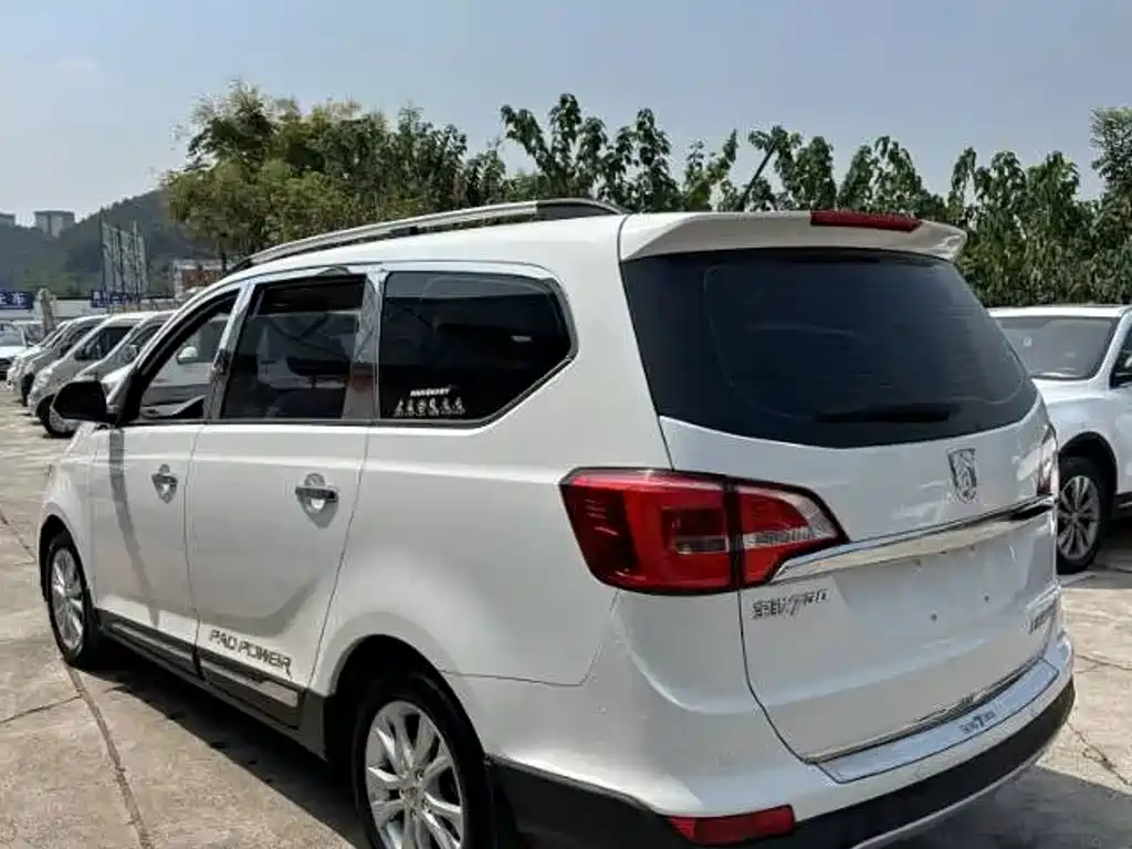 Baojun 730 2015 2016 1.5L Manual Comfort 7-seater China V