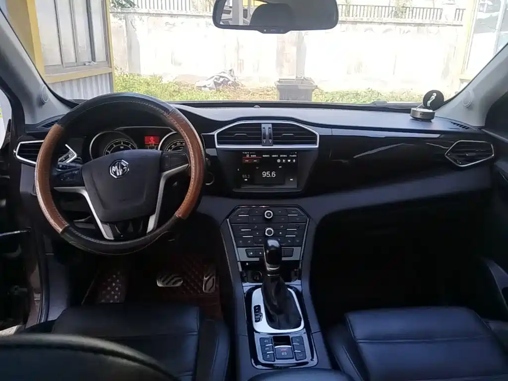 MG Roewe RX5 2015 2015 2.0TGI TST 4WD Flagship Edition