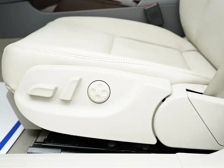 Audi A6L 2010 2.4L Technology фото 12
