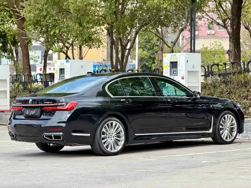 BMW 7 SERIES