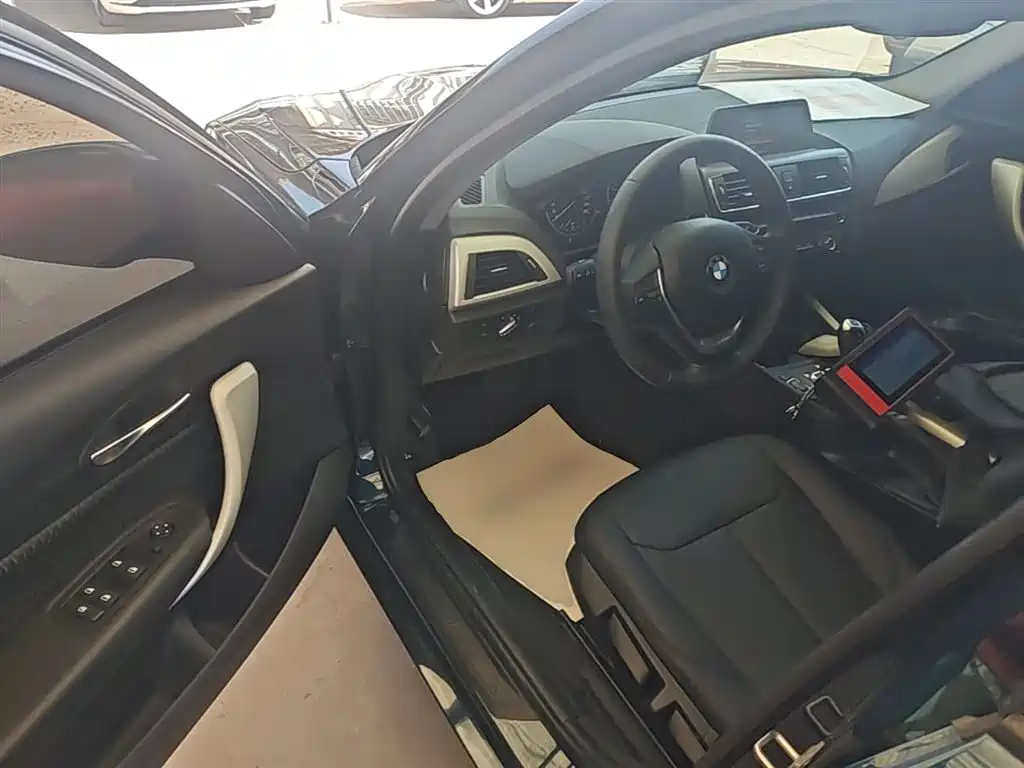 BMW 1 Series (Import) 2016 118i Leading фото 16