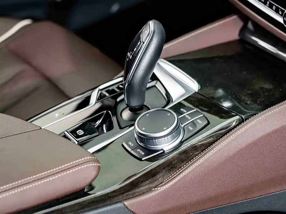 BMW 5 Series 2022 Model Second Facelift 525Li M Sport Package фото 18