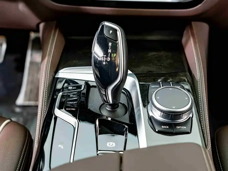 BMW 5 Series 2022 Model Second Facelift 525Li M Sport Package фото 14