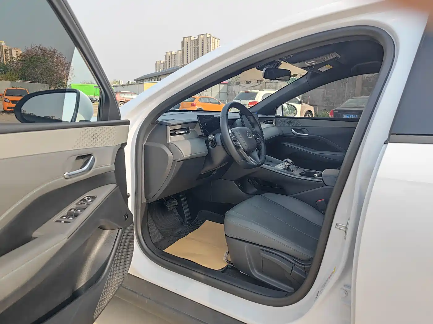 BYD Qin PLUS 2025 DM-i Smart Drive 55KM Leader фото 8