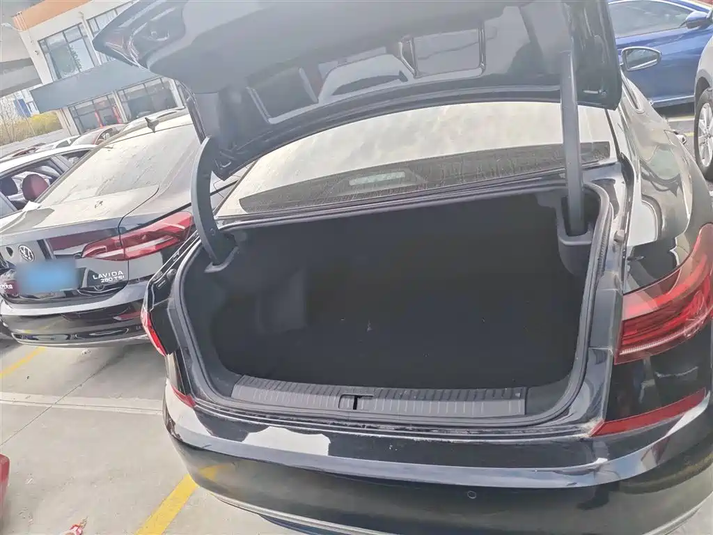 Volkswagen Passat 2023 330TSI Starlight Premium Edition фото 15