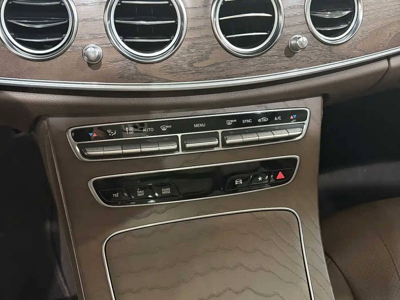 Mercedes-Benz E-Class 2023 E 300 L Fashion фото 5